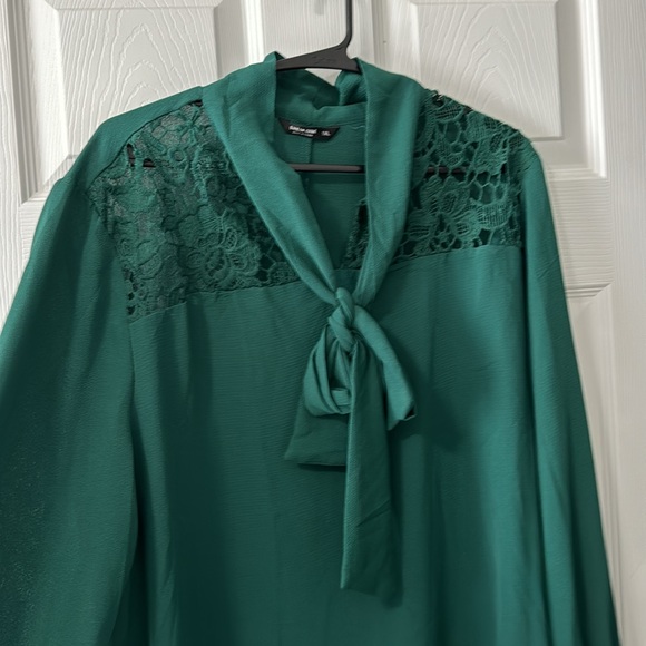 Beautiful blouse - Picture 2 of 5